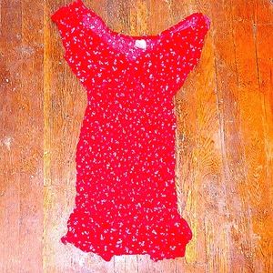 I'm selling these dress it's beautiful it's ex small and really cute